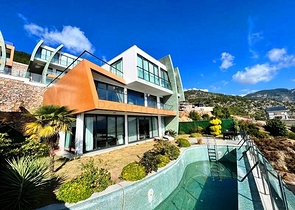 Вилла планировки 5+1 с шикарным видом на Аланию