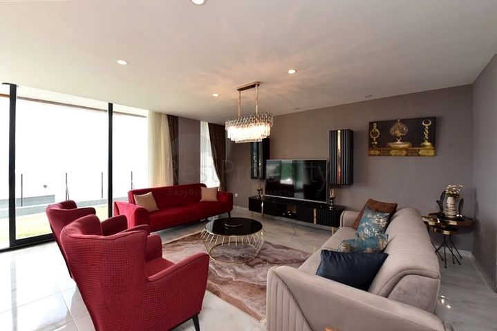 Трехэтажная вилла планировкой 5+1 в самом центре Алании