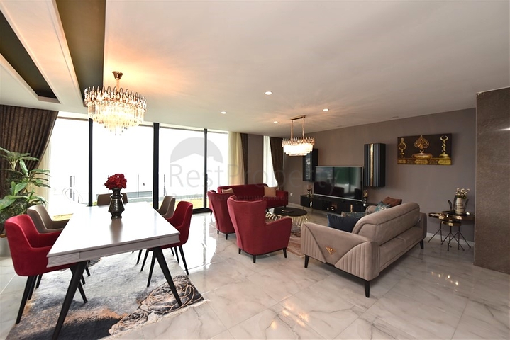 Трехэтажная вилла планировкой 5+1 в самом центре Алании