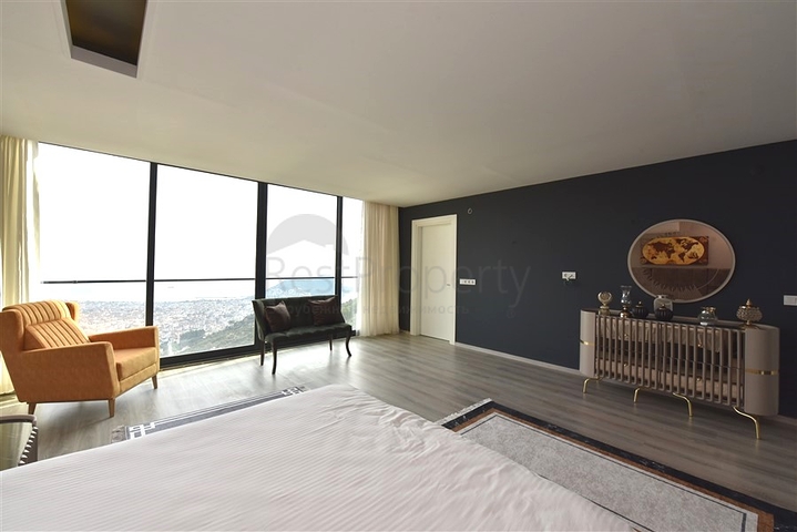 Трехэтажная вилла планировкой 5+1 в самом центре Алании