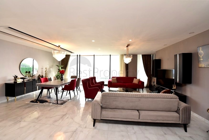 Трехэтажная вилла планировкой 5+1 в самом центре Алании