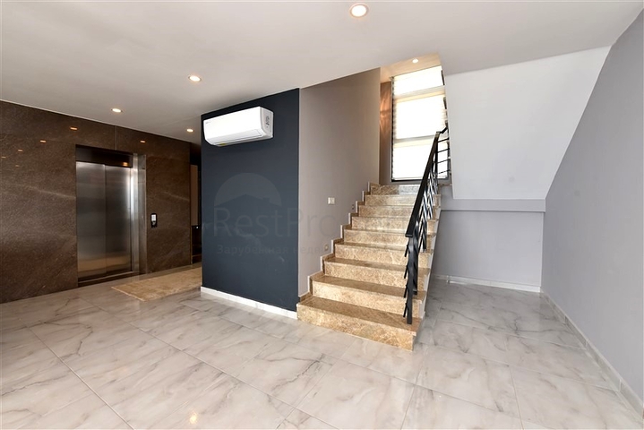 Трехэтажная вилла планировкой 5+1 в самом центре Алании