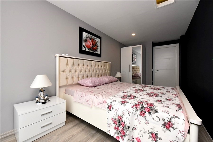 Трехэтажная вилла планировкой 5+1 в самом центре Алании