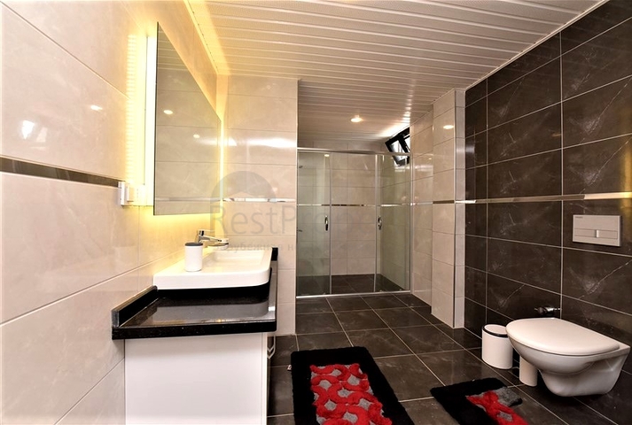 Трехэтажная вилла планировкой 5+1 в самом центре Алании