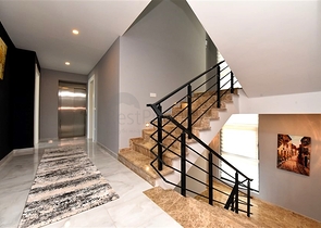 Трехэтажная вилла планировкой 5+1 в самом центре Алании