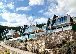 Трехэтажная вилла планировкой 5+1 в самом центре Алании