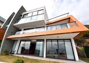 Трехэтажная вилла планировкой 5+1 в самом центре Алании