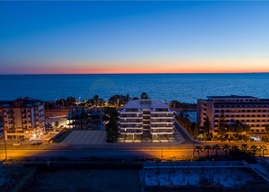 Трехкомнатная квартира в строящемся жилом комплексе в элитном районе Каргыджак