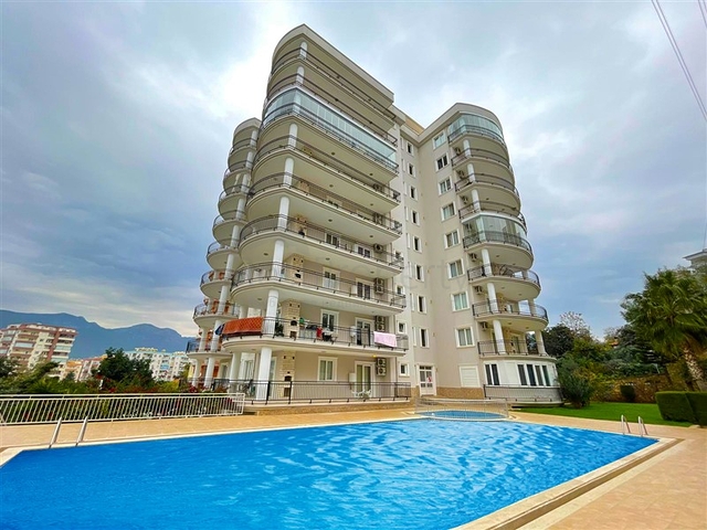 Просторная трехкомнатная квартира в Тосмуре