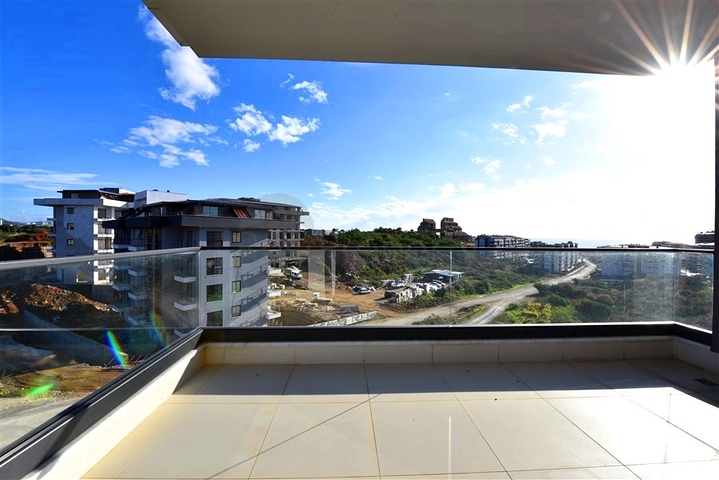 Трехкомнатная квартира с дизайнерской мебелью в районе Кестель