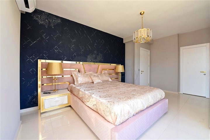 Трехкомнатная квартира с дизайнерской мебелью в районе Кестель