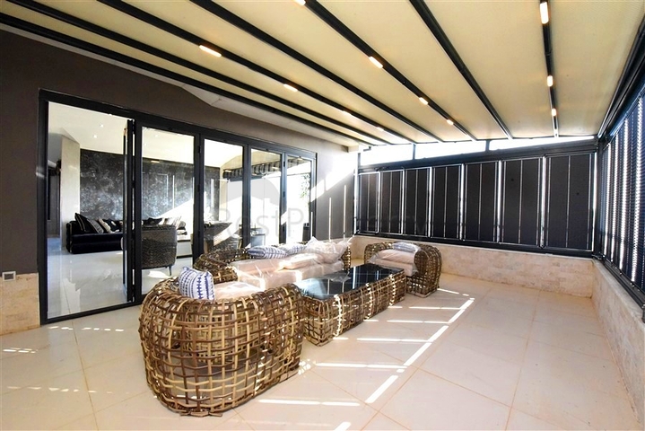 Трехкомнатная квартира с дизайнерской мебелью в районе Кестель