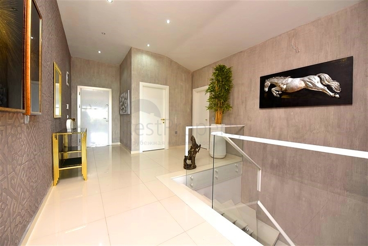 Трехкомнатная квартира с дизайнерской мебелью в районе Кестель