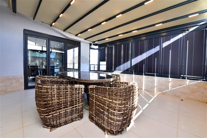 Трехкомнатная квартира с дизайнерской мебелью в районе Кестель