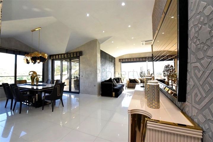 Трехкомнатная квартира с дизайнерской мебелью в районе Кестель