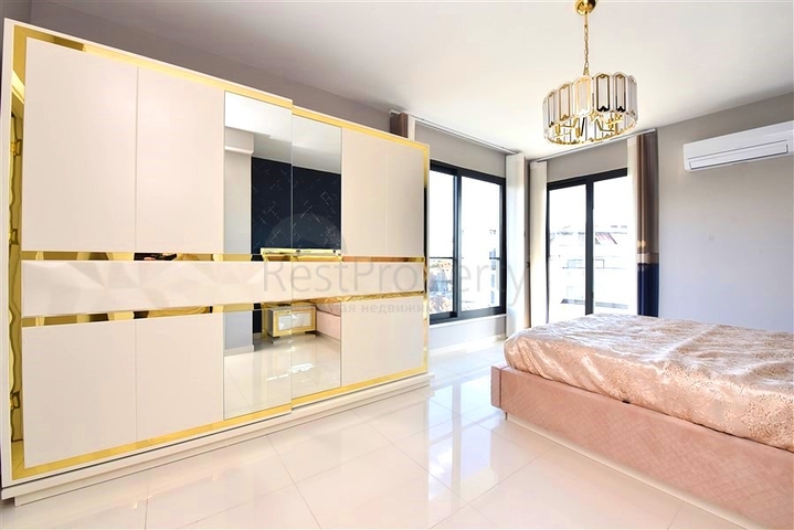 Трехкомнатная квартира с дизайнерской мебелью в районе Кестель