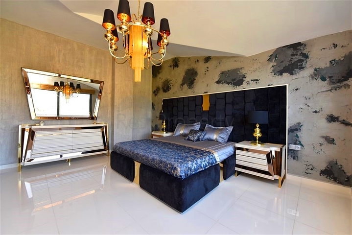 Трехкомнатная квартира с дизайнерской мебелью в районе Кестель