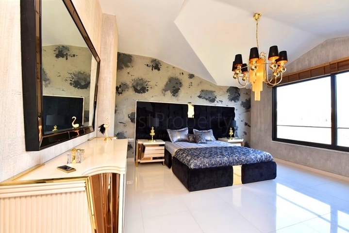 Трехкомнатная квартира с дизайнерской мебелью в районе Кестель