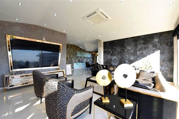 Трехкомнатная квартира с дизайнерской мебелью в районе Кестель