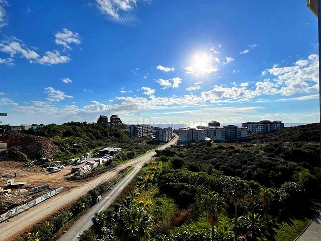 Трехкомнатная квартира с дизайнерской мебелью в районе Кестель