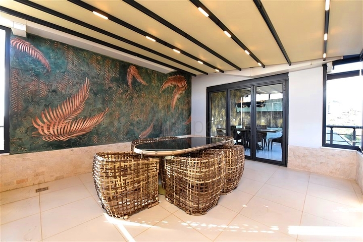 Трехкомнатная квартира с дизайнерской мебелью в районе Кестель