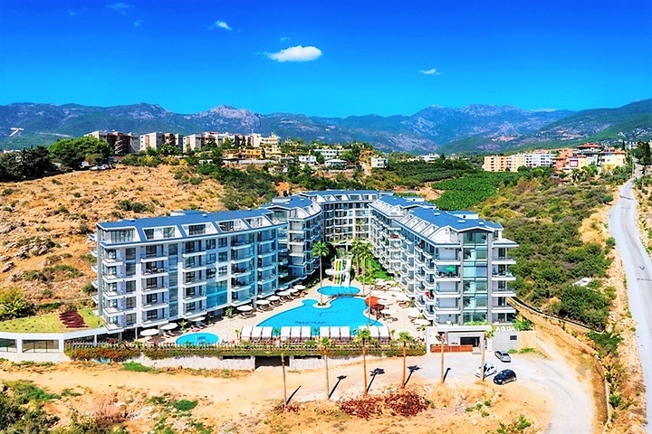 Трехкомнатная квартира с дизайнерской мебелью в районе Кестель