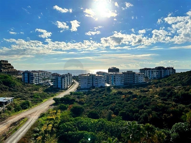 Трехкомнатная квартира с дизайнерской мебелью в районе Кестель