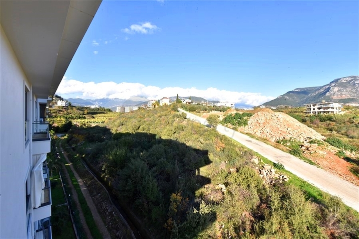 Трехкомнатная квартира с дизайнерской мебелью в районе Кестель