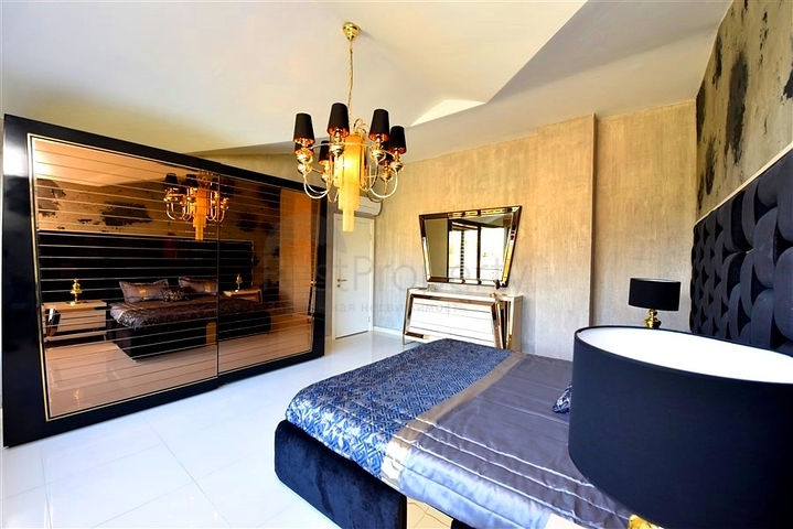 Трехкомнатная квартира с дизайнерской мебелью в районе Кестель