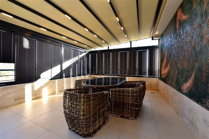 Трехкомнатная квартира с дизайнерской мебелью в районе Кестель