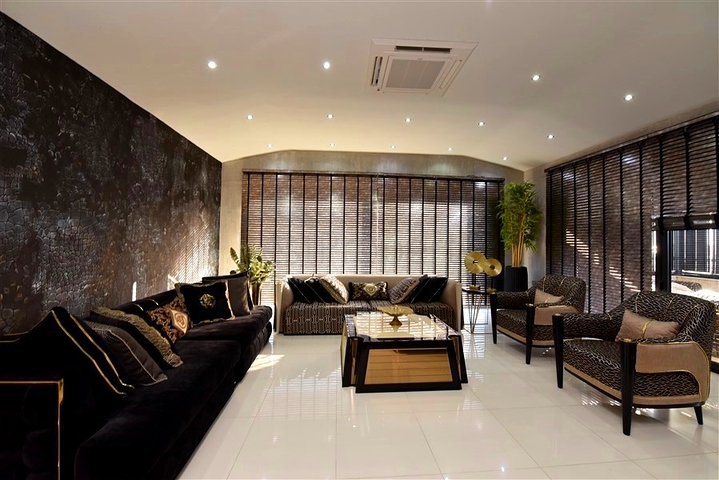 Трехкомнатная квартира с дизайнерской мебелью в районе Кестель