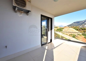 Трехкомнатная квартира с дизайнерской мебелью в районе Кестель