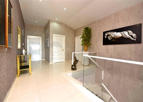 Трехкомнатная квартира с дизайнерской мебелью в районе Кестель