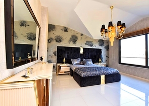 Трехкомнатная квартира с дизайнерской мебелью в районе Кестель