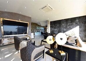 Трехкомнатная квартира с дизайнерской мебелью в районе Кестель