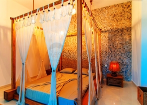 Трехкомнатная квартира с дизайнерской мебелью в районе Кестель