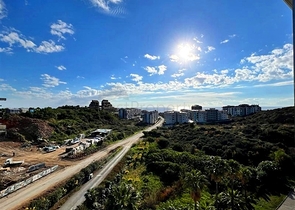 Трехкомнатная квартира с дизайнерской мебелью в районе Кестель