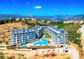 Трехкомнатная квартира с дизайнерской мебелью в районе Кестель