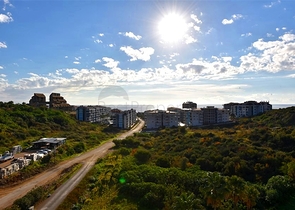 Трехкомнатная квартира с дизайнерской мебелью в районе Кестель