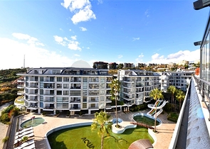 Трехкомнатная квартира с дизайнерской мебелью в районе Кестель