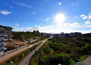 Трехкомнатная квартира с дизайнерской мебелью в районе Кестель