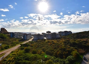 Трехкомнатная квартира с дизайнерской мебелью в районе Кестель