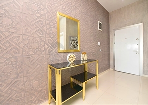 Трехкомнатная квартира с дизайнерской мебелью в районе Кестель