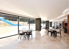 Двухкомнатная меблированная квартира в комплексе в сосновом бору