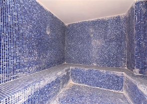 Двухкомнатная меблированная квартира в комплексе в сосновом бору