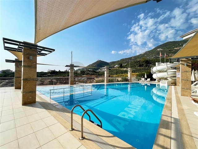 Шикарный садовый дуплекс 3+1 в районе Джикджилли