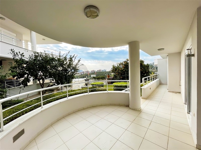 Шикарный садовый дуплекс 3+1 в районе Джикджилли