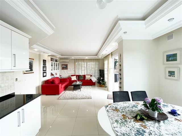 Шикарный садовый дуплекс 3+1 в районе Джикджилли