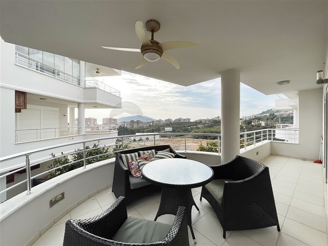 Шикарный садовый дуплекс 3+1 в районе Джикджилли