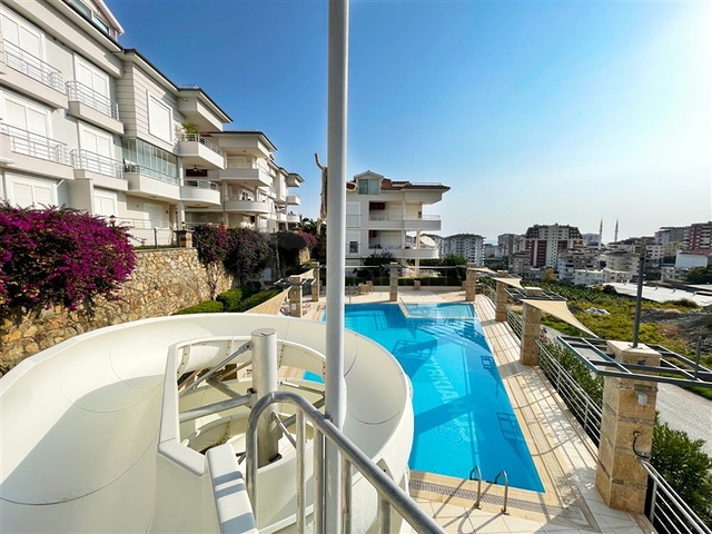 Шикарный садовый дуплекс 3+1 в районе Джикджилли